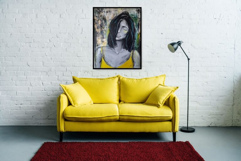 obraz na sprzedaż, współczesnej polskiej malarka artystyczna, popiersie kobiety w żółtej koszulce